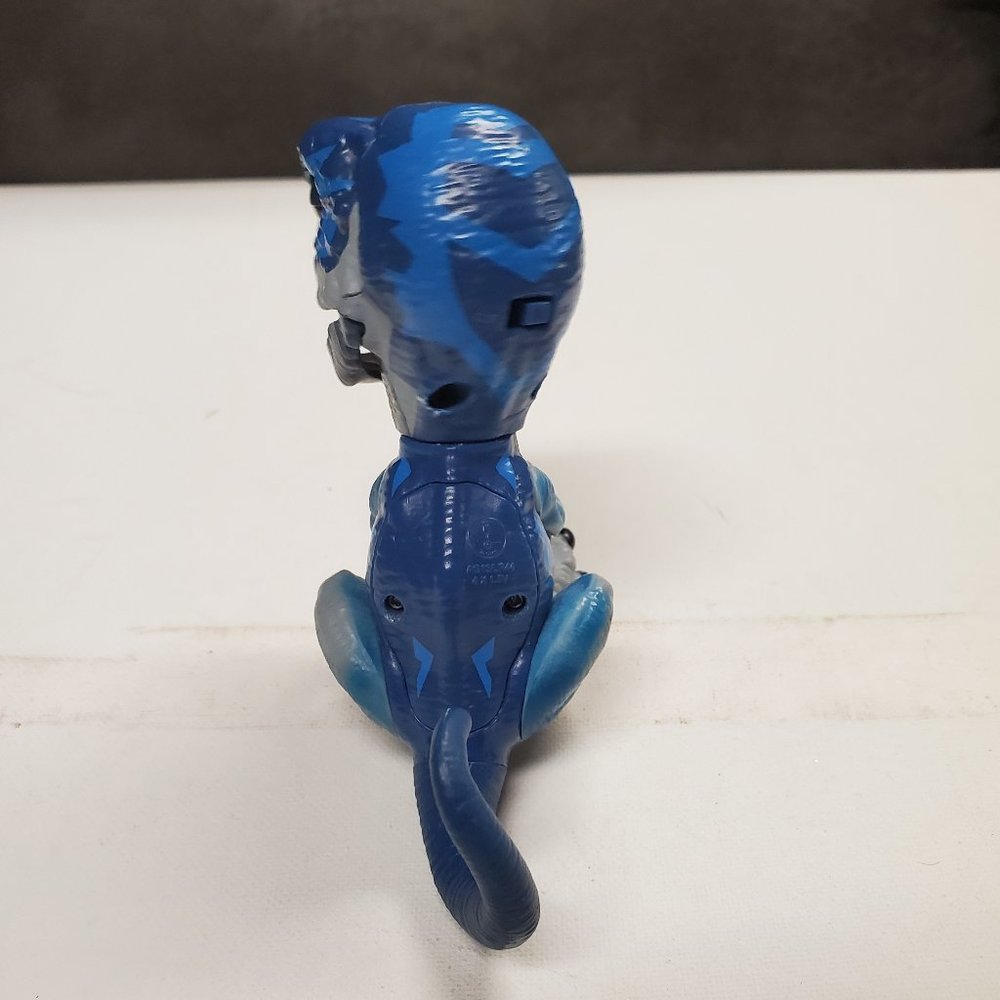 Action Figure - Untamed Rapter - Frostbite - Picture 4 of 6